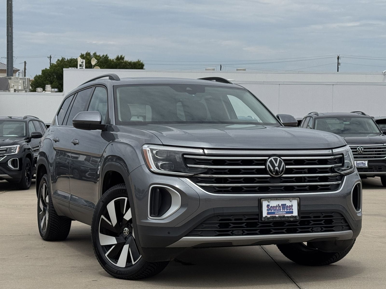 2024 Volkswagen Atlas 2.0T SE w/Technology
