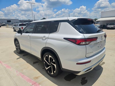 2023 Mitsubishi Outlander Base