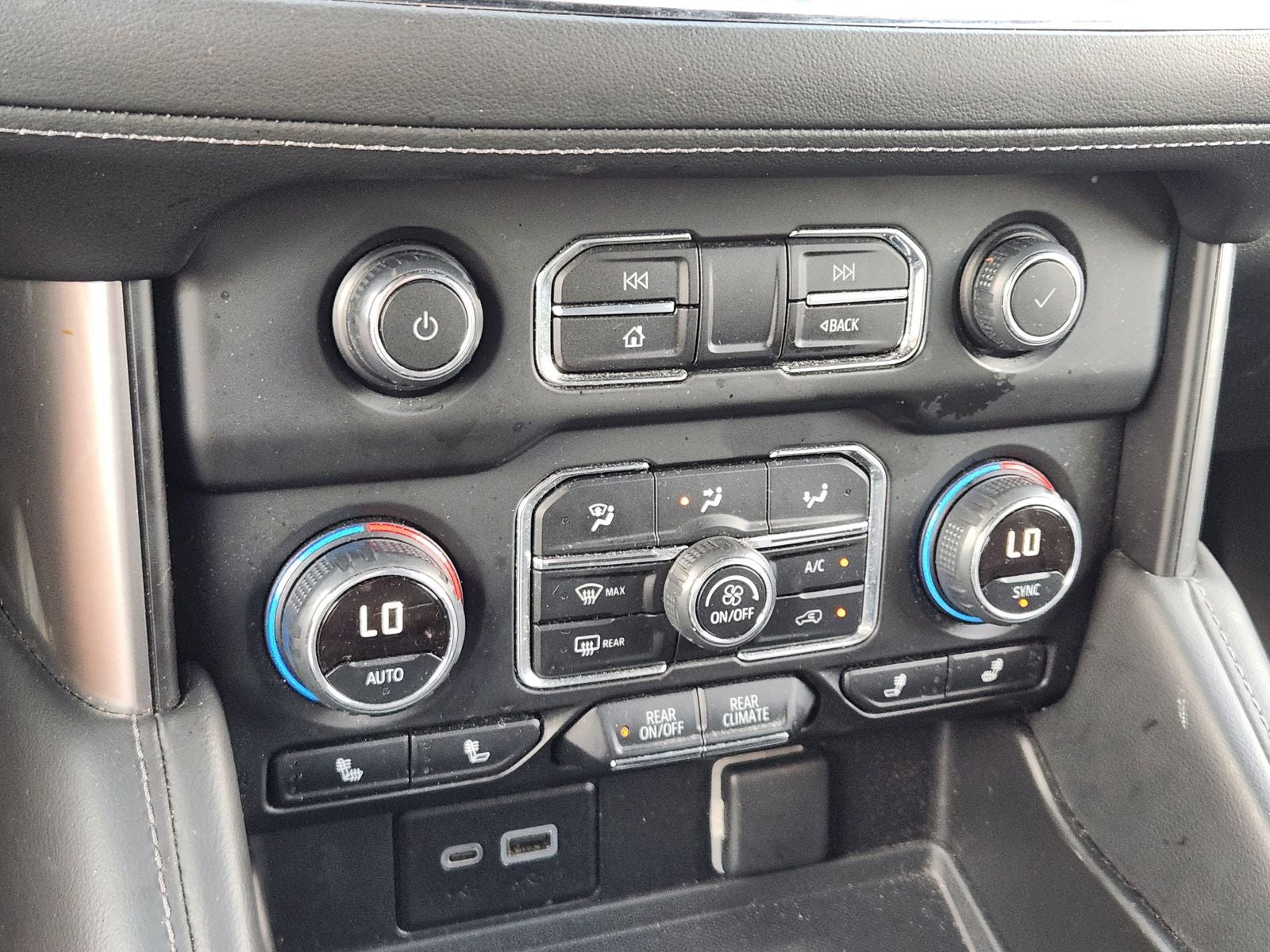 2024 Chevrolet Suburban 4WD LT