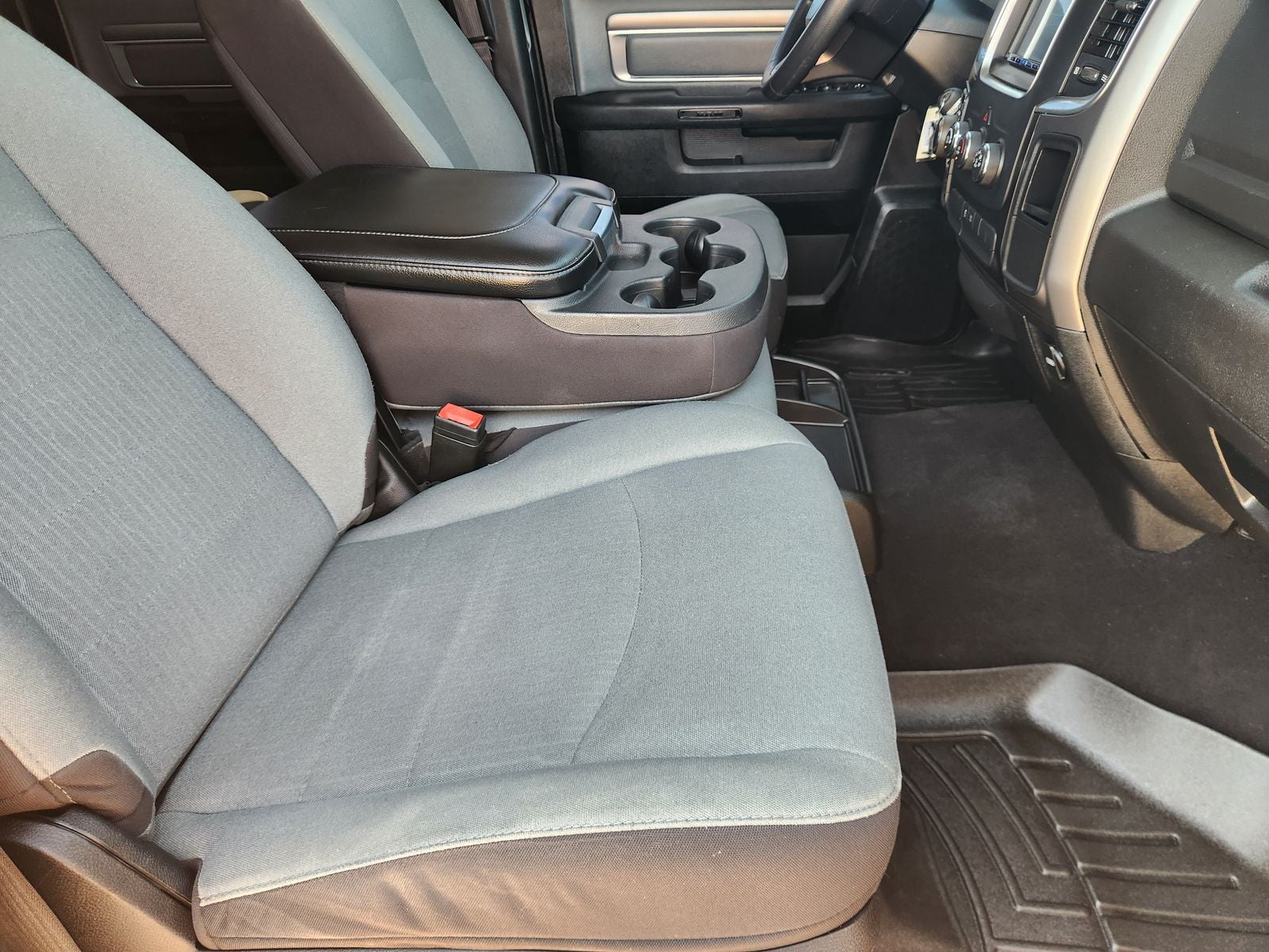 2022 RAM 1500 Classic SLT Crew Cab 4x4 5'7' Box