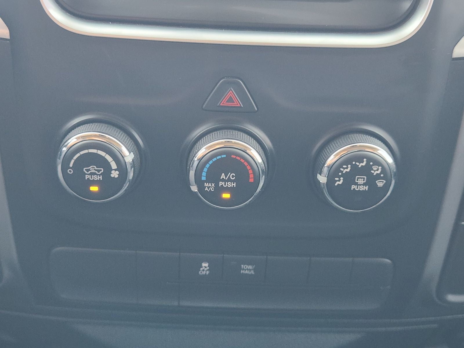 2022 RAM 1500 Classic SLT Crew Cab 4x4 5'7' Box