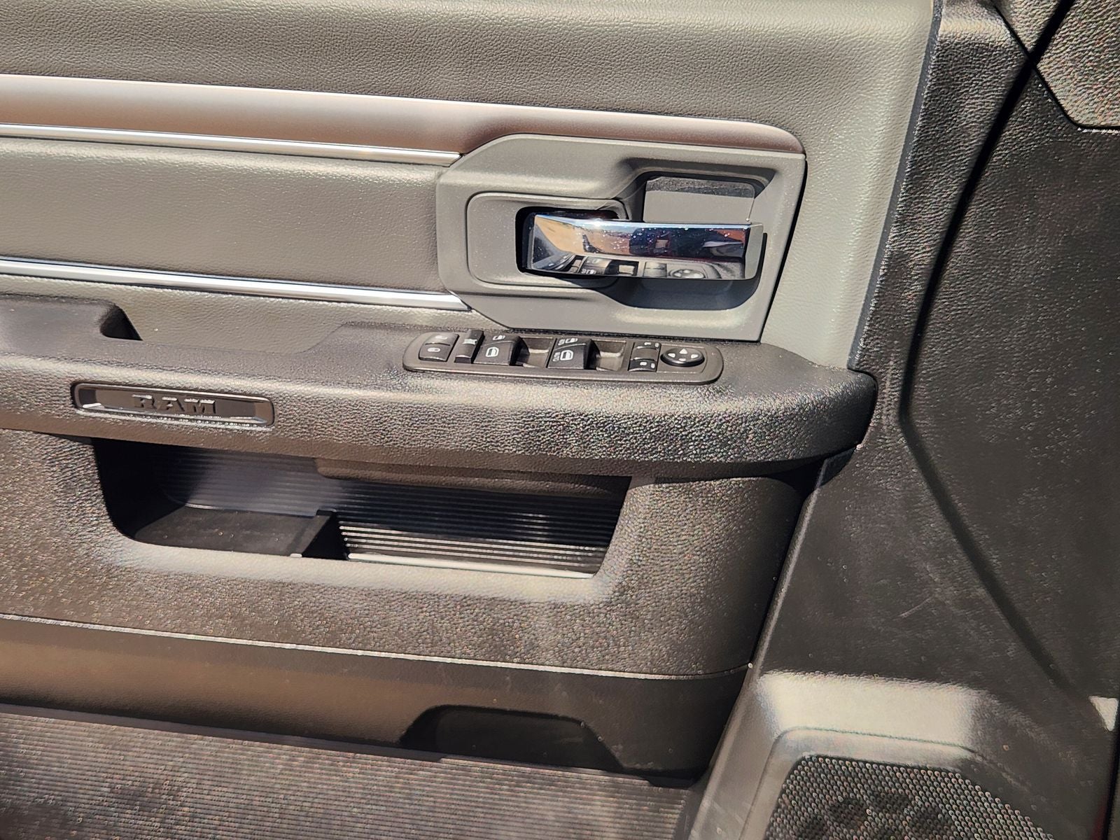 2022 RAM 1500 Classic SLT Crew Cab 4x4 5'7' Box