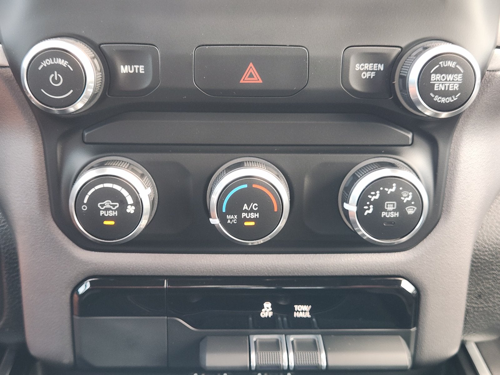 2022 RAM Ram 1500 Lone Star Quad Cab 4x2 6'4' Box