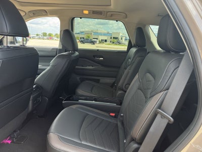 2023 Nissan Pathfinder Platinum