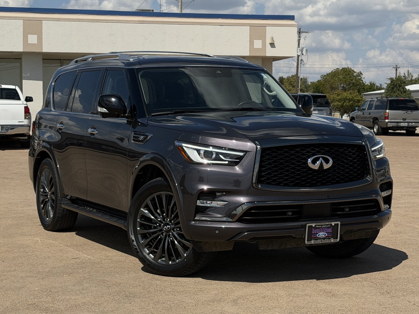 2023 INFINITI QX80 Premium Select