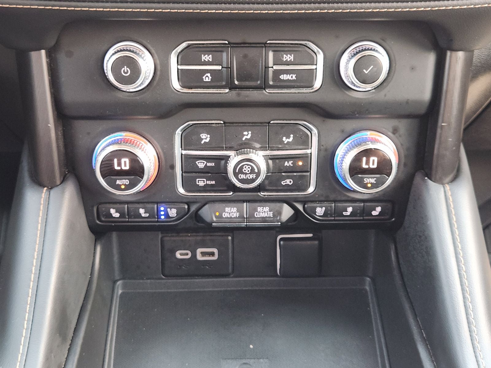 2023 GMC Yukon XL AT4