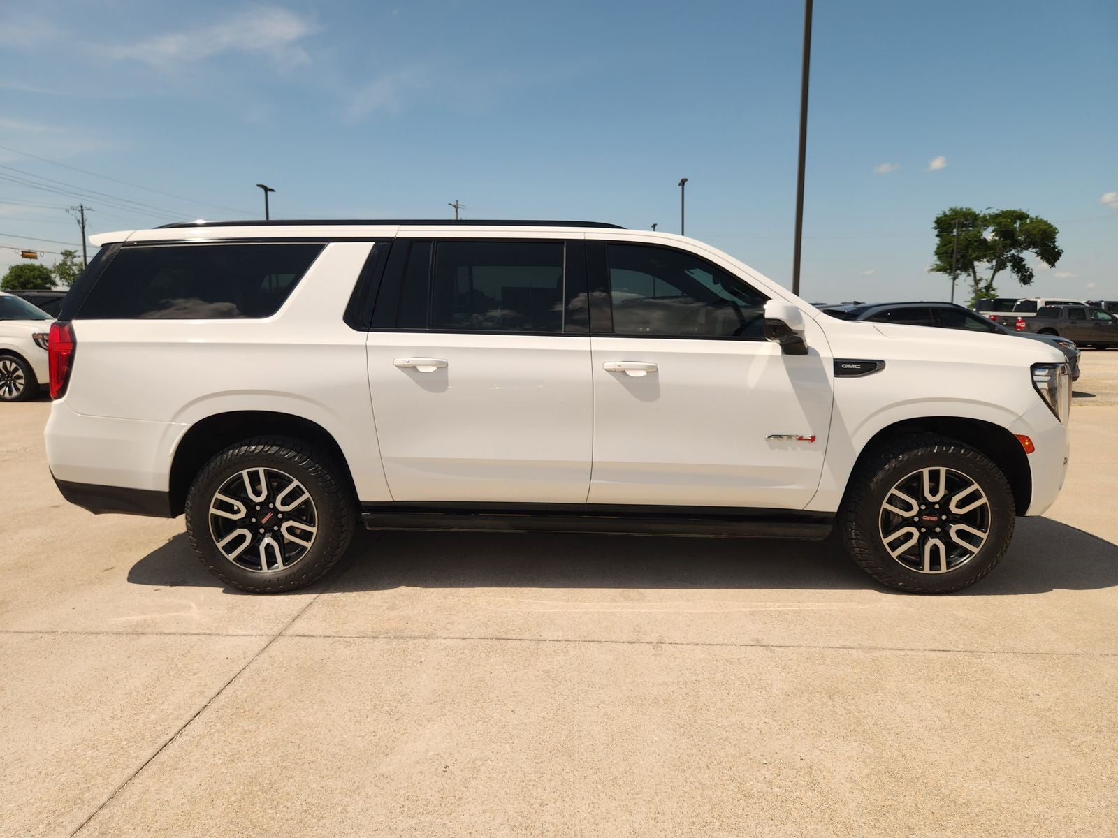 2023 GMC Yukon XL AT4