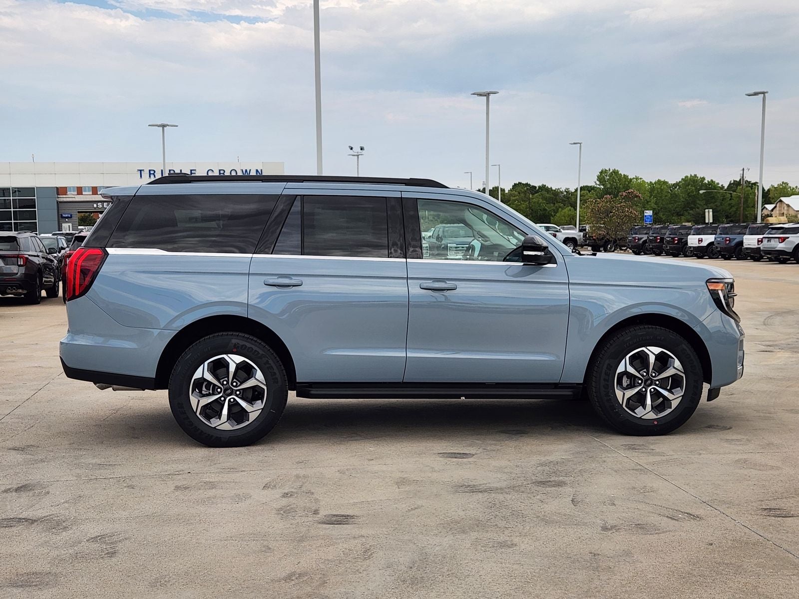 2027 Ford Expedition Active