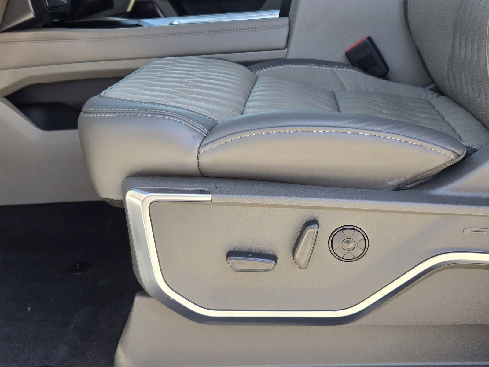 2025 Ford F-350SD Platinum DRW