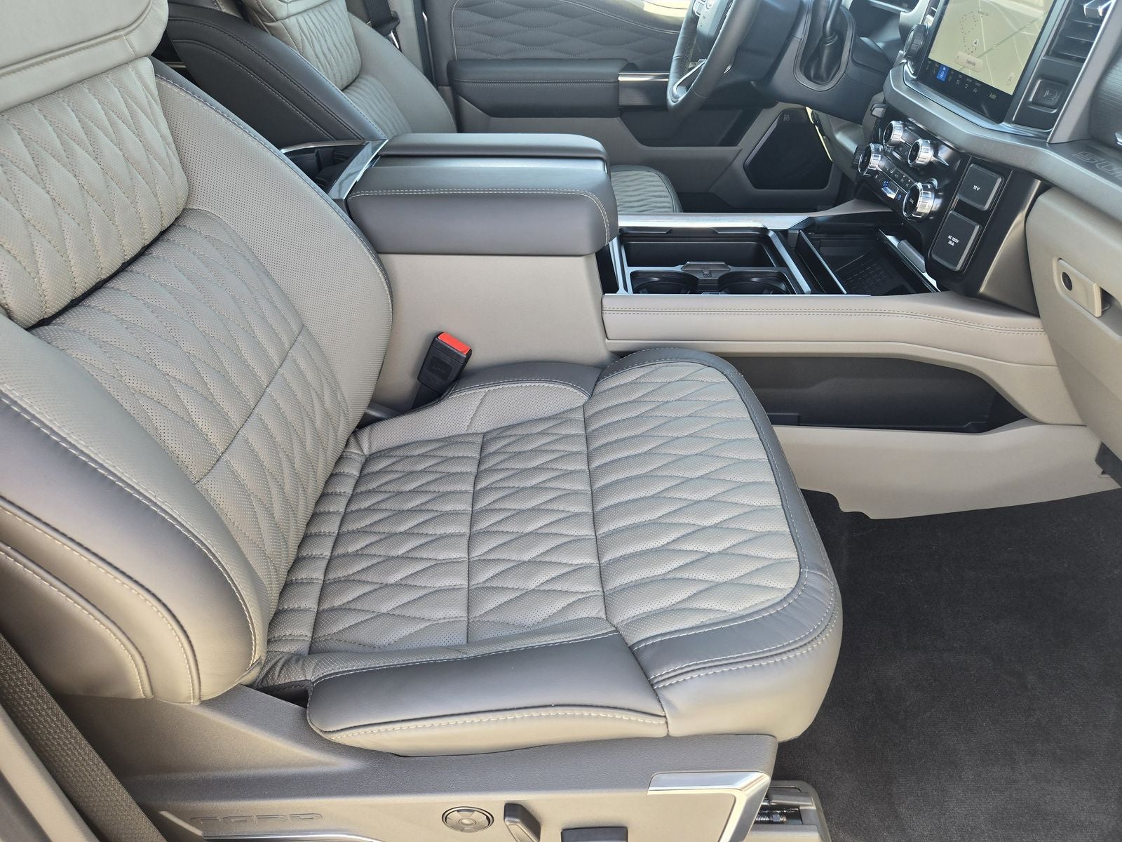 2025 Ford F-350SD Platinum DRW