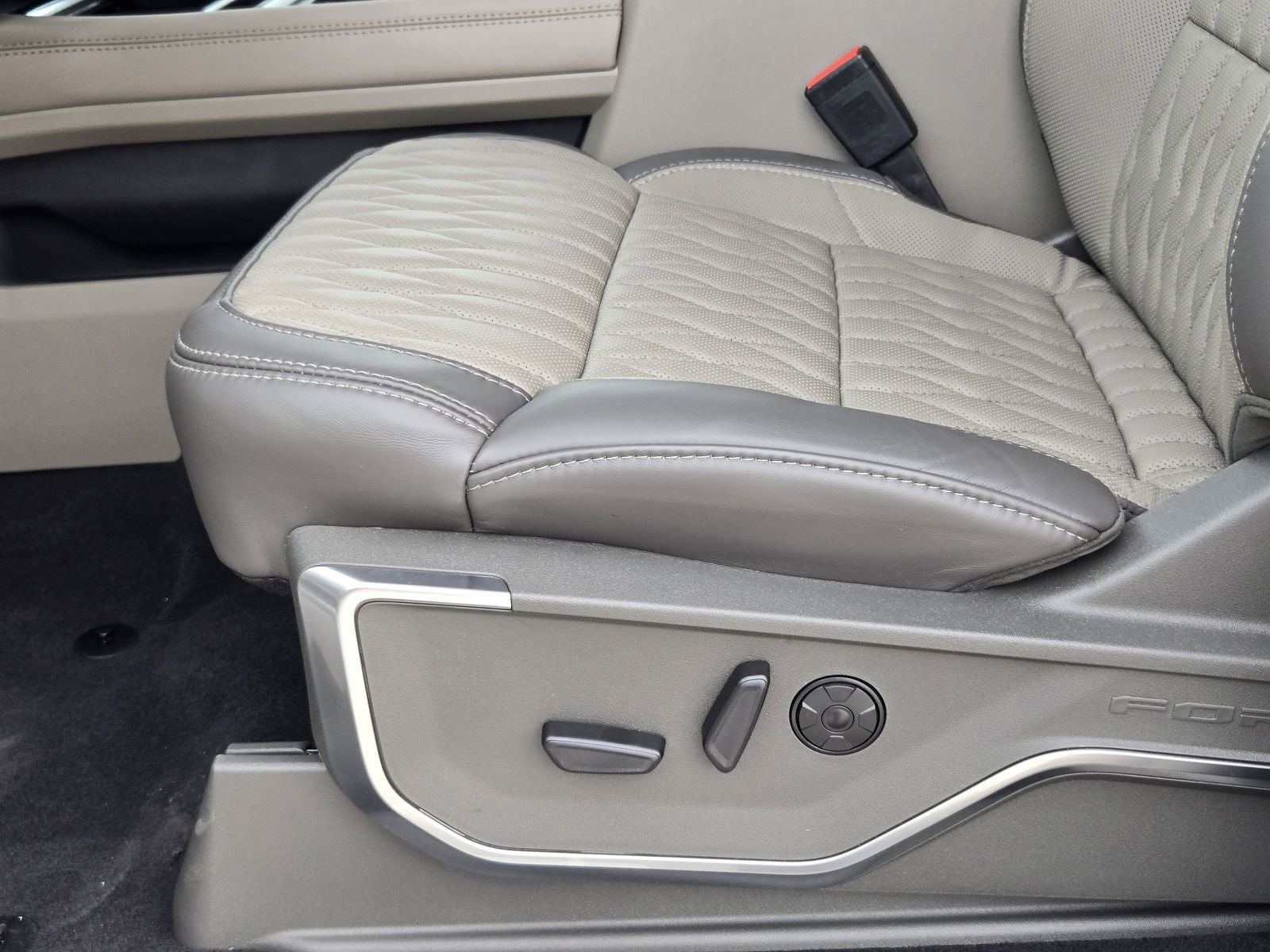 2026 Ford F-450SD Platinum DRW