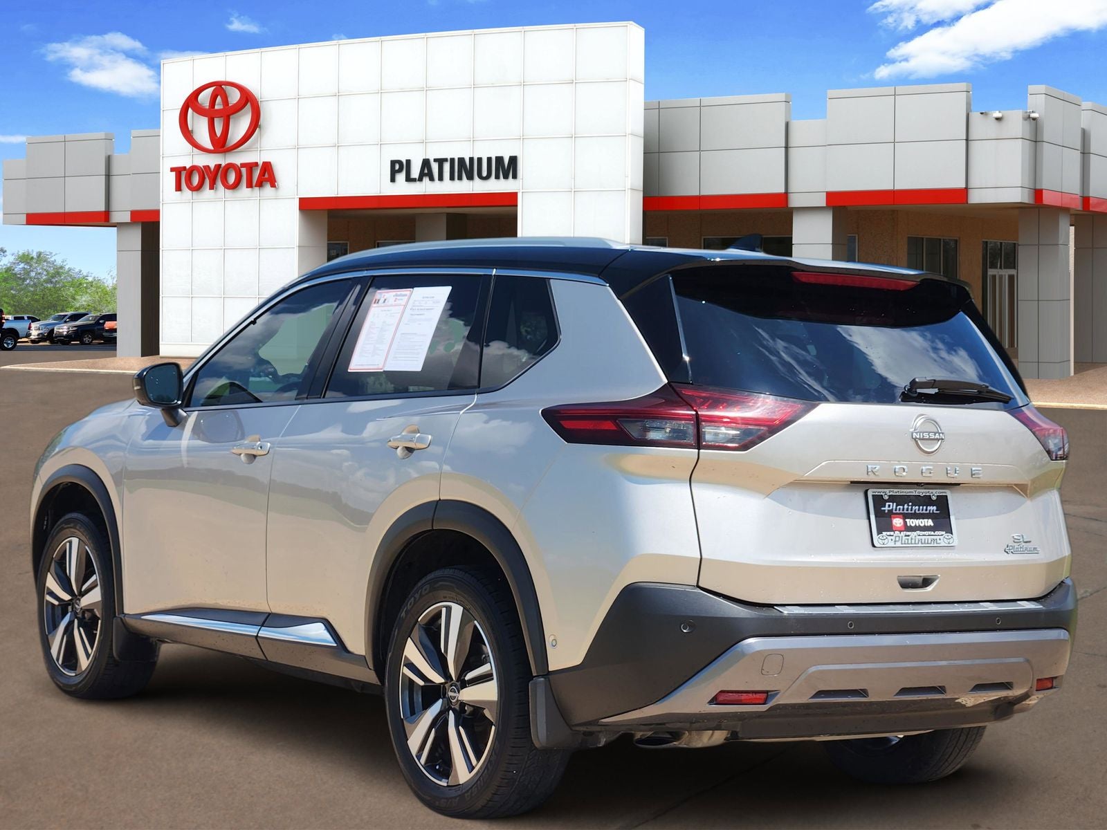 2022 Nissan Rogue SL