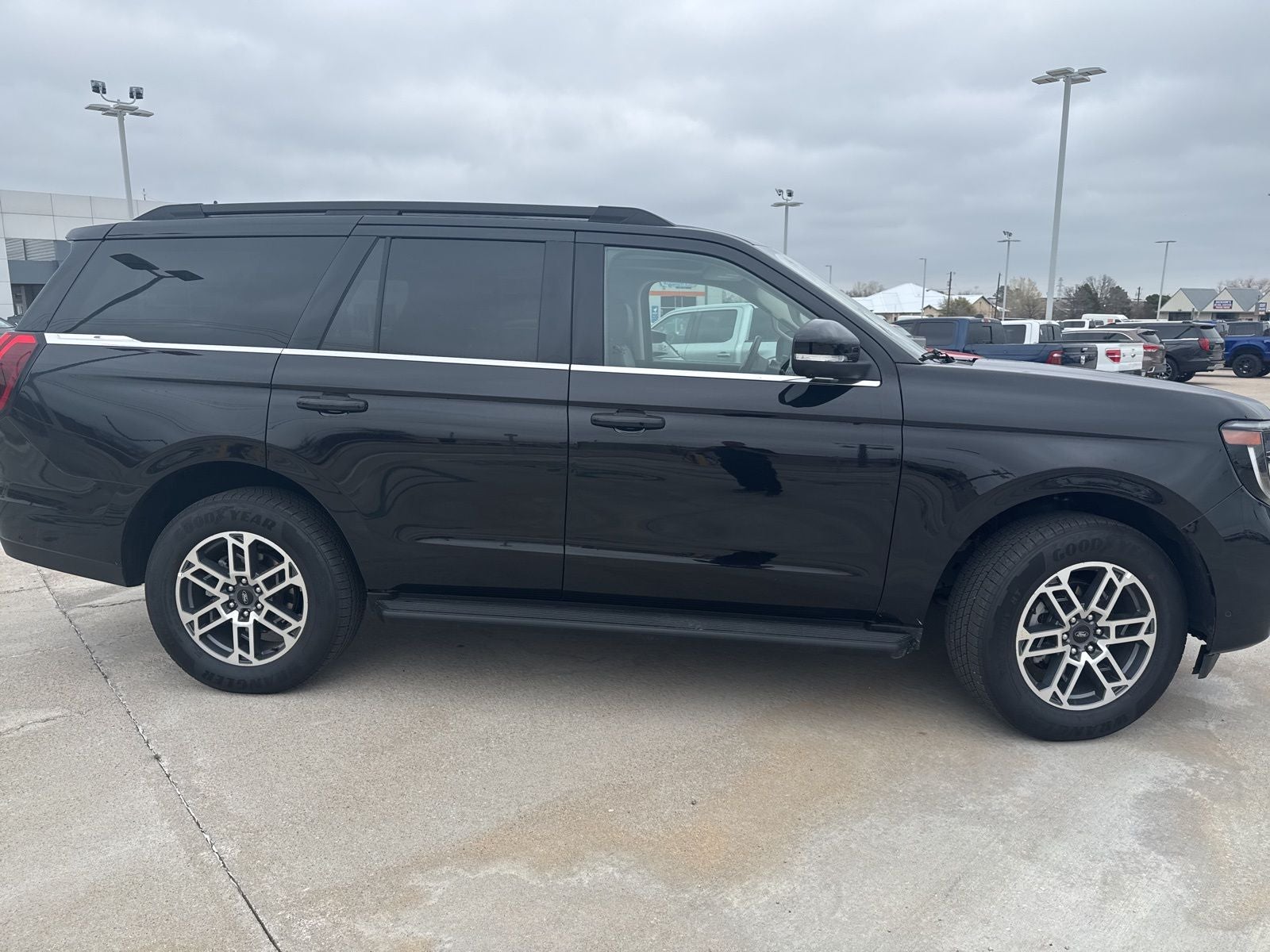 2025 Ford Expedition Active