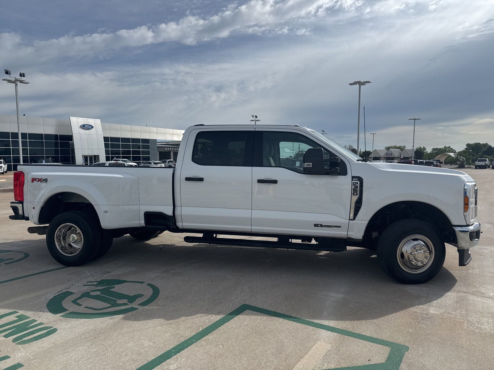 2024 Ford F-350SD XLT DRW