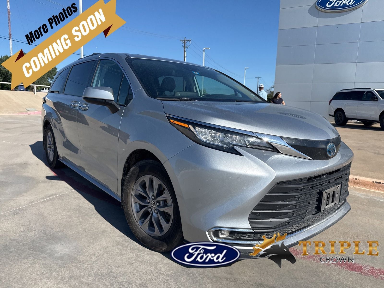 2022 Toyota Sienna XLE 8 Passenger