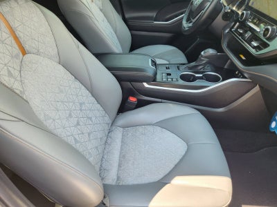 2023 Toyota Highlander Hybrid XLE Bronze