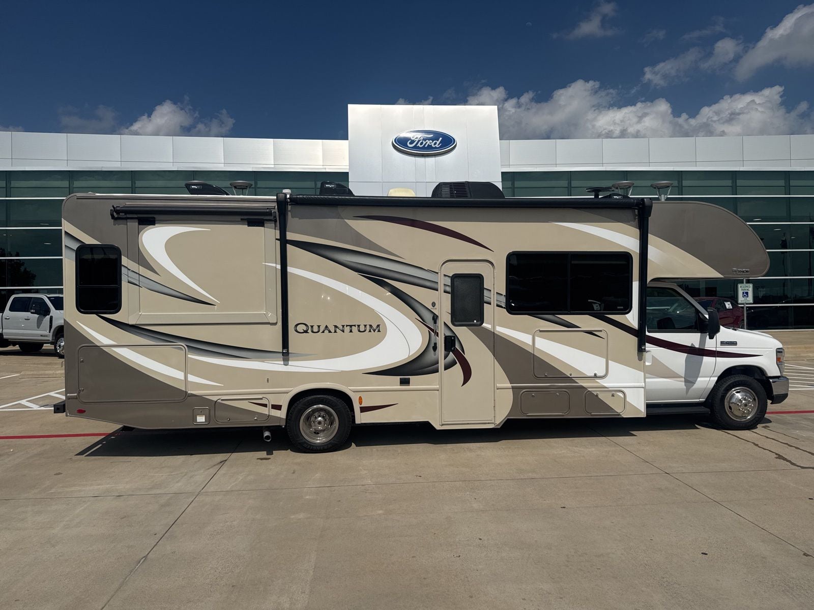 2018 Ford E-450SD Base