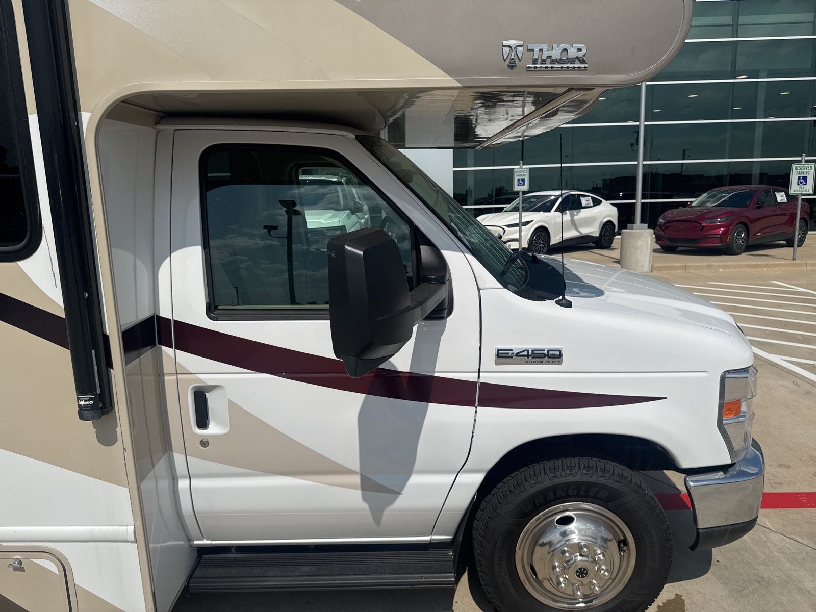 2018 Ford E-450SD Base