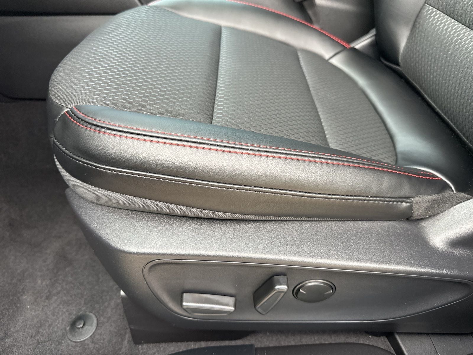 2025 Ford Escape Hybrid ST-Line