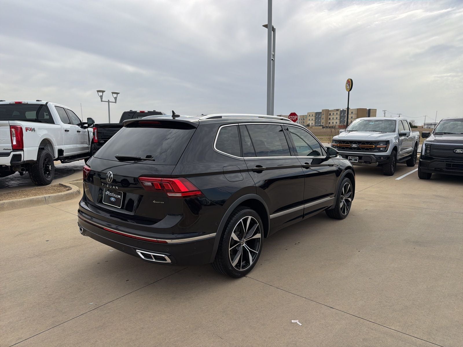 2022 Volkswagen Tiguan 2.0T SEL R-Line