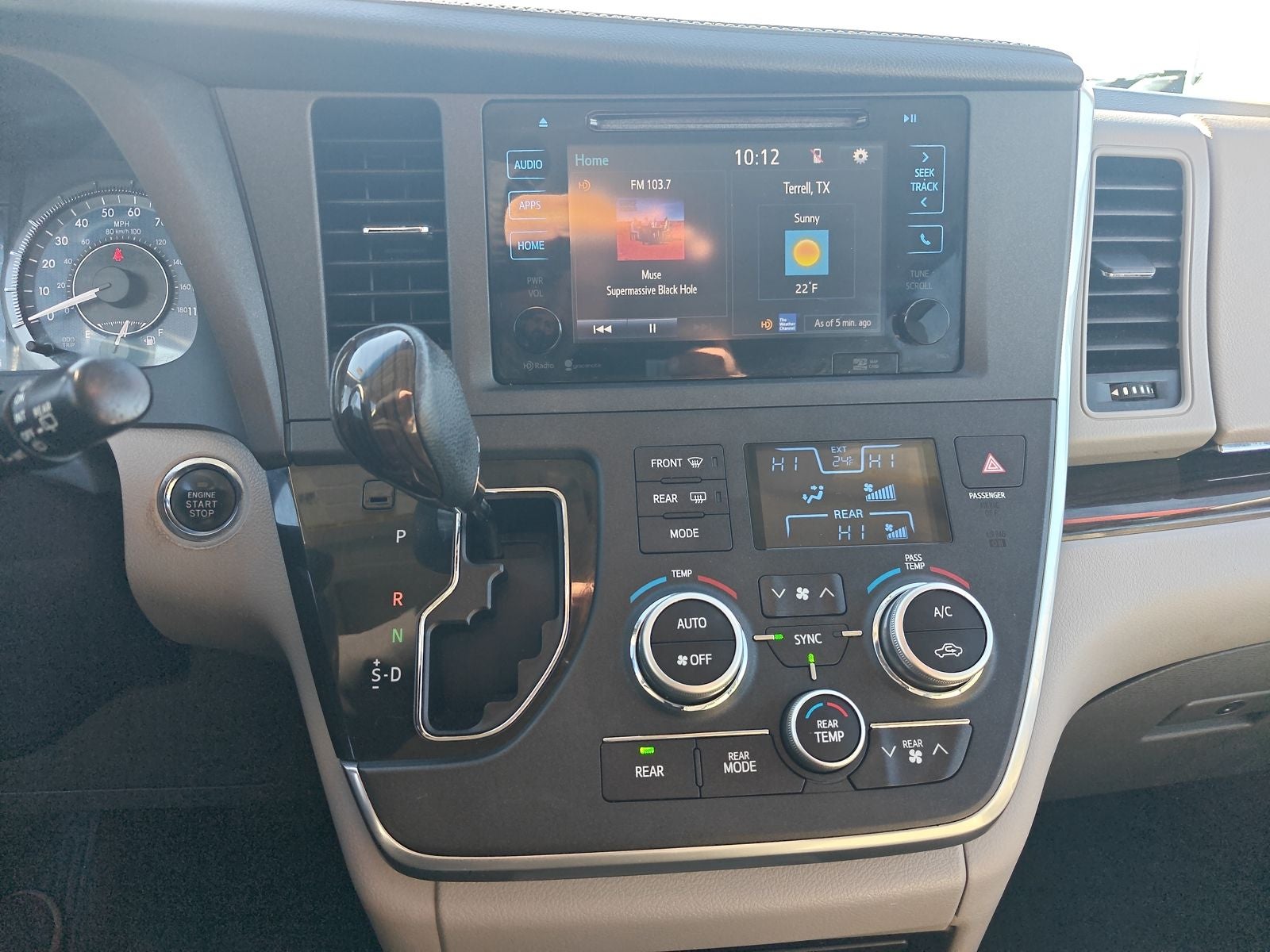 2015 Toyota Sienna XLE 8 Passenger