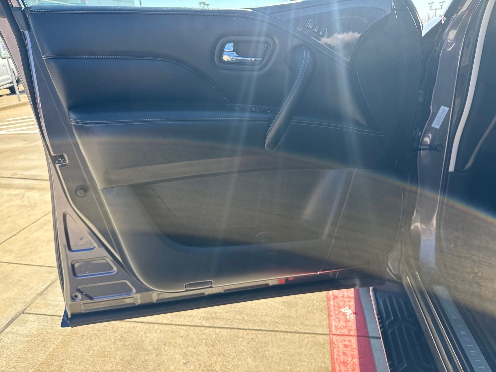 2024 INFINITI QX80 LUXE