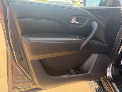 2024 INFINITI QX80 LUXE